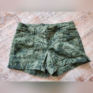 Old Navy Palm tree pattern green women's shorts size 2